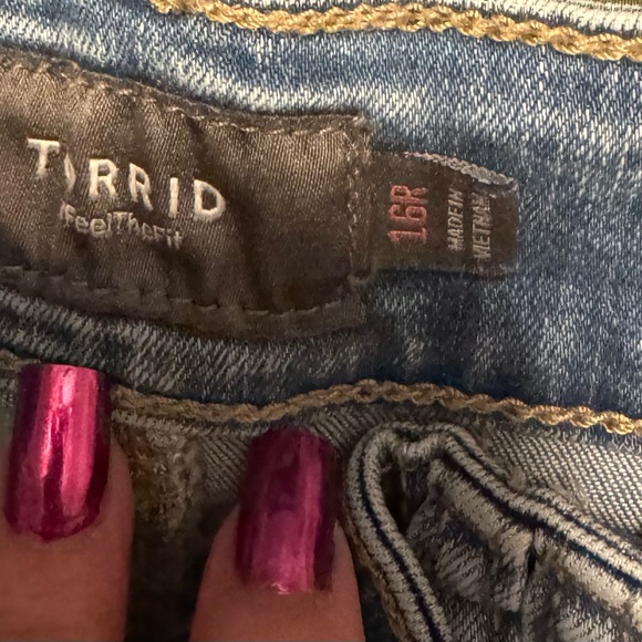 NWOT Torrid Mid Rise Jogger Jeans. Size 16R - Picture 7 of 7